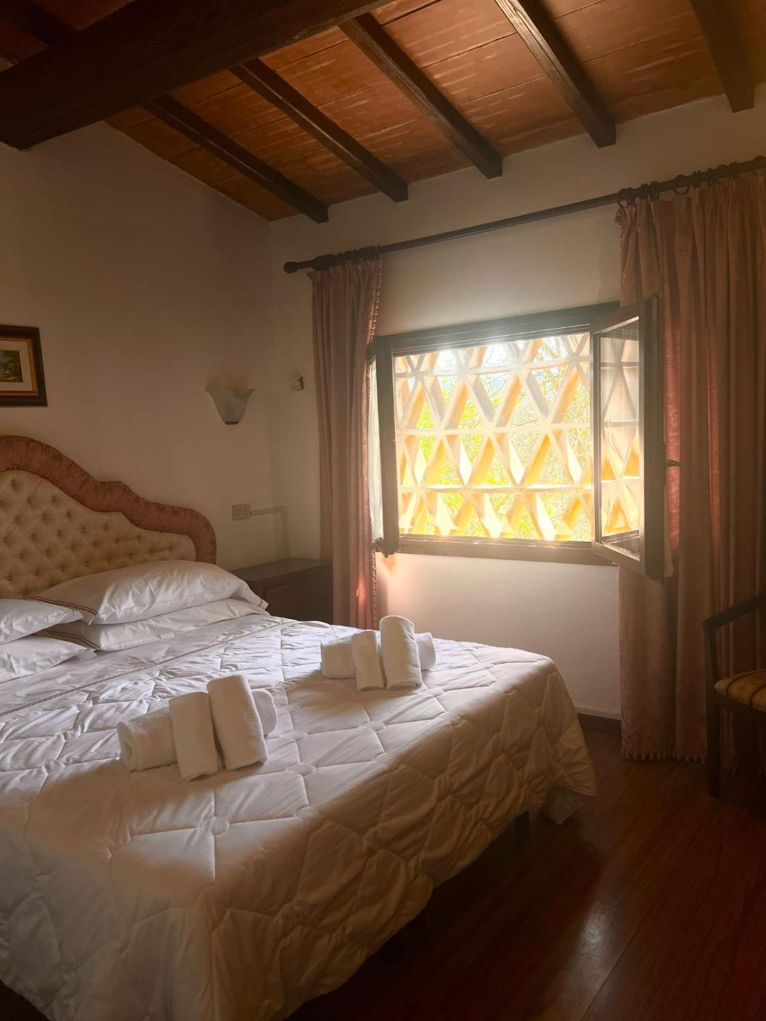 Hotel Il Pietreto กอลเลวัลเดลซา ภายนอก รูปภาพ