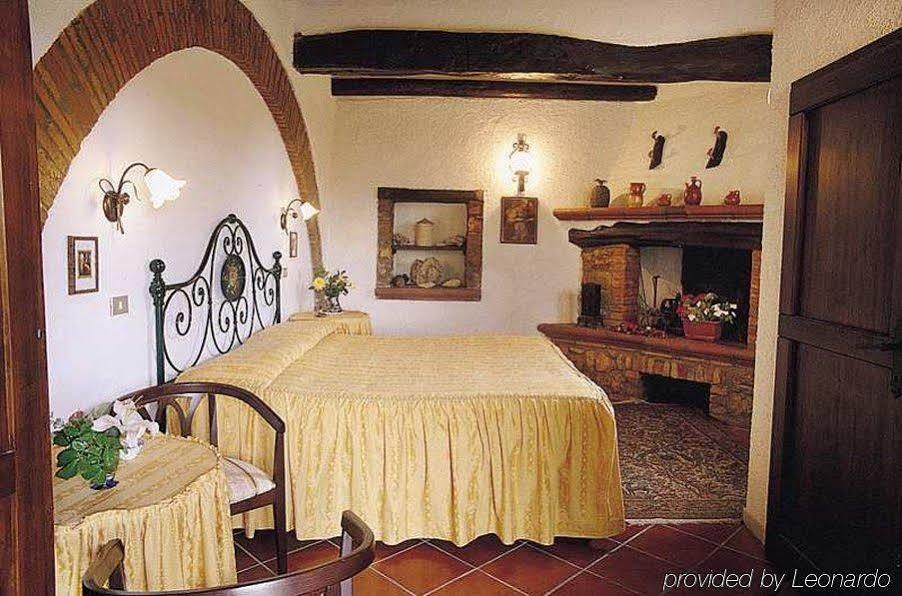 Hotel Il Pietreto กอลเลวัลเดลซา ภายนอก รูปภาพ